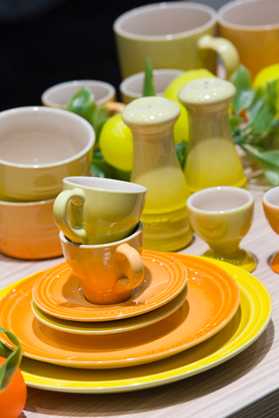 Farbenfrohe Produkte aus Steinzeug von Le Creuset GmbH (Kirchheim) im Farbtrend "Sorbet". 